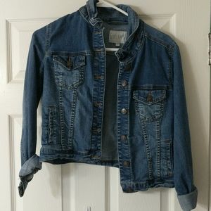 Medium sized denim cropped jacket.